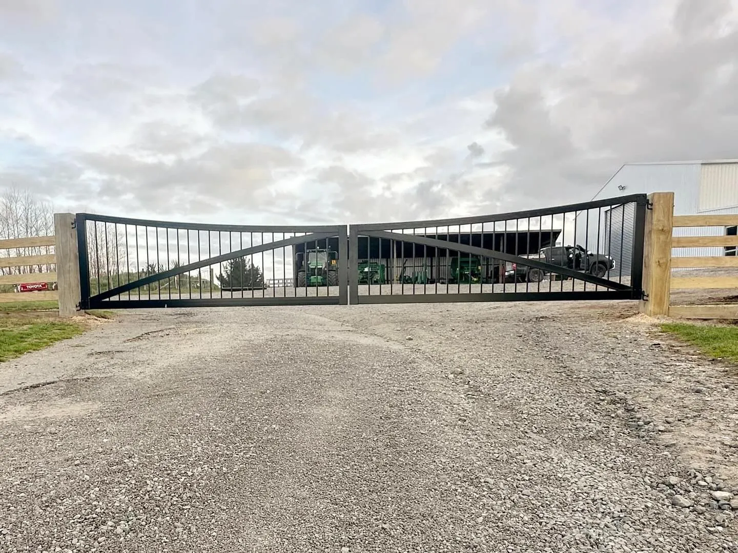Custom metal gate fabricated by CPS